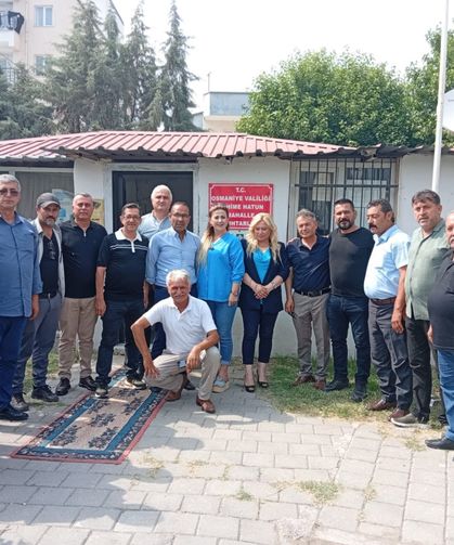 Esenevler Muhtarı Gülay Ersoy Rozetini Taktı