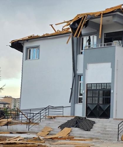 Hatay'da fırtına yaşamı olumsuz etkiledi