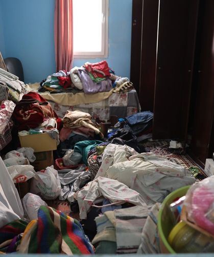 Mersin'de yalnız yaşayan engelli vatandaşın evini belediye ekipleri temizledi