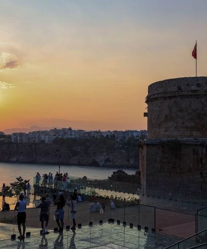 Antalya Hıdırlık Kulesi Tarihiyle Ziyaretçilerini Bekliyor