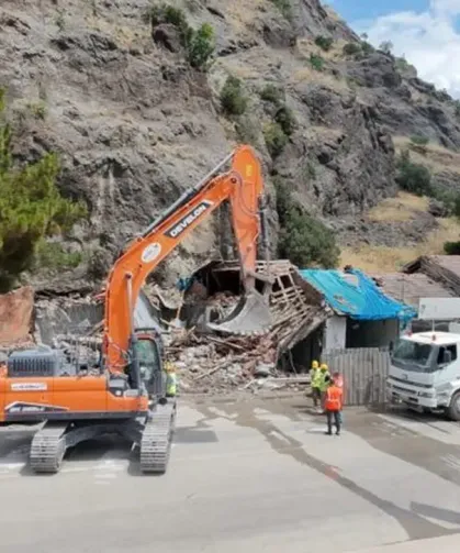 Çorum'da tarihi kale çevresinde 98 bina yıkılıyor