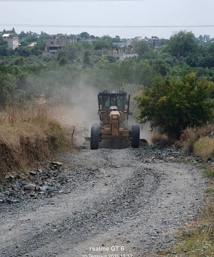 Erzin'de Yoncadüzü Üretim Yolunda Bakım Çalışması