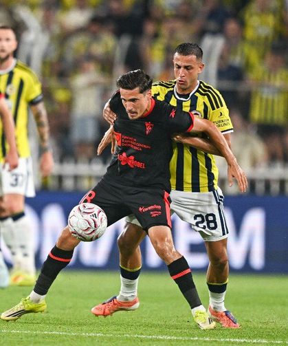 Fenerbahçe Polonya'da Tur İçin Sahaya Çıkıyor