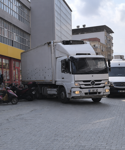 Osmaniye'de Market Sevkiyatları Trafiği Kilitliyor