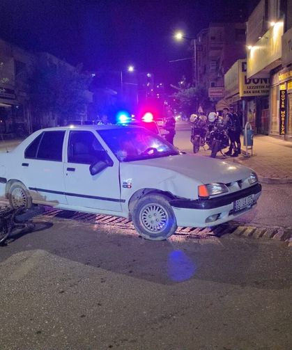 Adana'da otomobille çarpışan motosikletli yaralandı