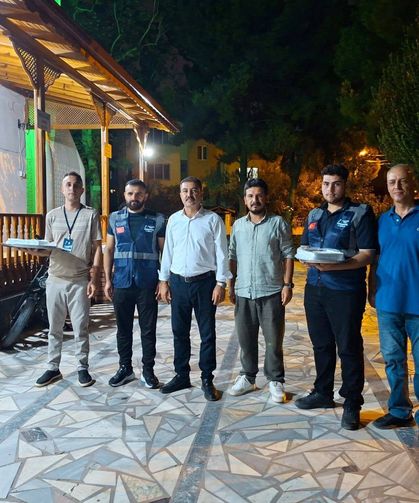 Anahtar Parti’den Osmaniyelilere Kandil İkramı
