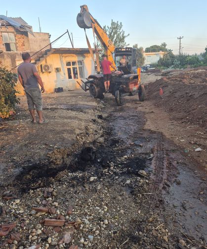 Antalya'da park halindeki traktör yangına neden oldu