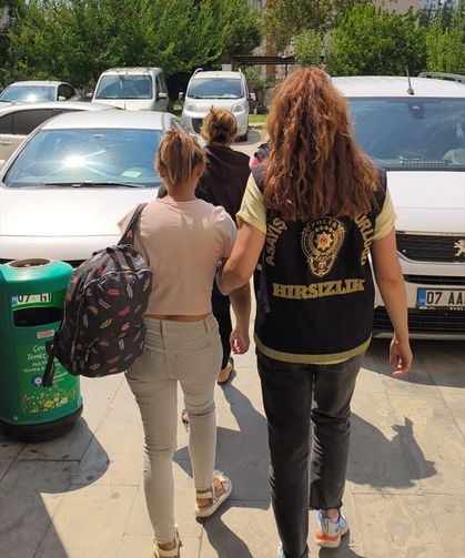 Antalya'da tramvaydaki yankesicilik olayının 2 şüphelisi tutuklandı