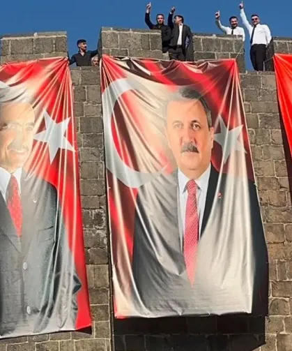 Diyarbakır Surları’nda Türk Bayraklı Etkinlik