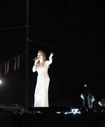 Ebru Yaşar, Dünya Sivaslılar Günü'nde Sahne Aldı