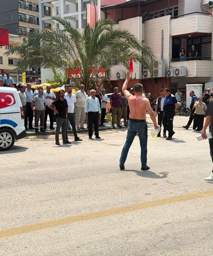 İş Yeri Sahibiyle Anlaşamayan Esnaf Kendini Yakmak İstedi
