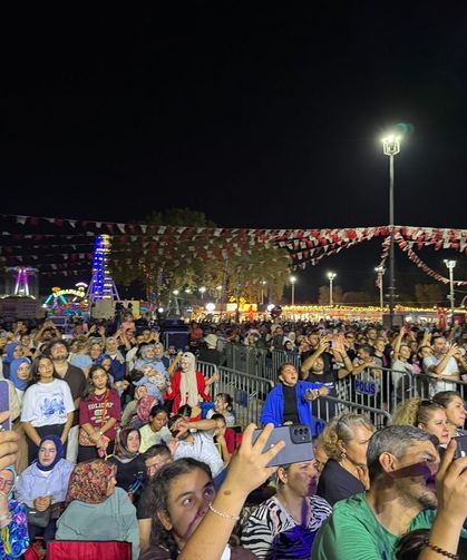 Yeni Türkü, Kahramanmaraş'taki uluslararası fuarda sahne aldı