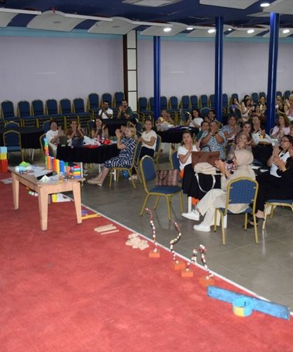 Anamur ilçesinde 'Maarifin Kalbinde Oyun' teması kapsamında konferans düzenlendi
