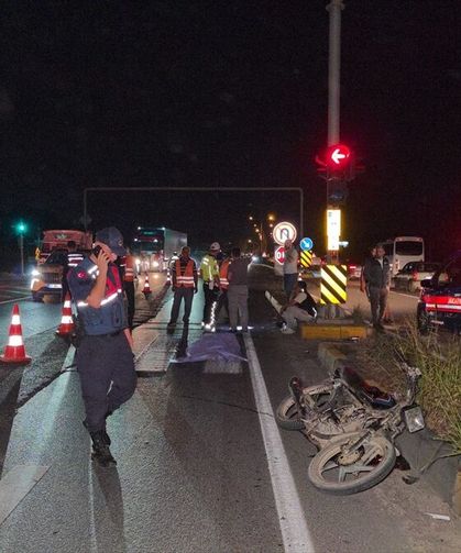 Antalya'da motosiklet ile otomobil çarpıştı, 1 kişi öldü, 1 kişi yaralandı