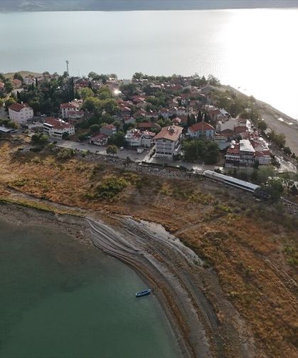 Eğirdir Gölü'ndeki Yeşilada sonbaharda havadan görüntülendi