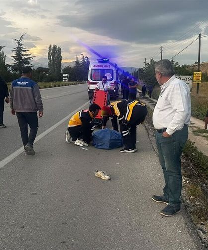 Isparta'da otomobil ile elektrikli bisikletin çarpıştığı kazada 1 kişi öldü