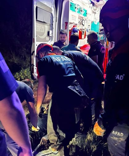 Kahramanmaraş'ta bataklığa saplanan kişi kurtarıldı