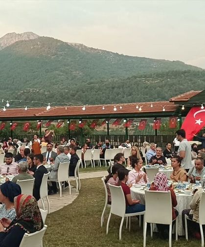 Kozan ilçesinde şehit aileleri ve gaziler yemekte bir araya geldi