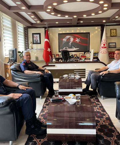 Mersin İl Jandarma Komutanı Tuğgeneral Güçlü'den Bozyazı Kaymakamı Topsakaloğlu'na ziyaret