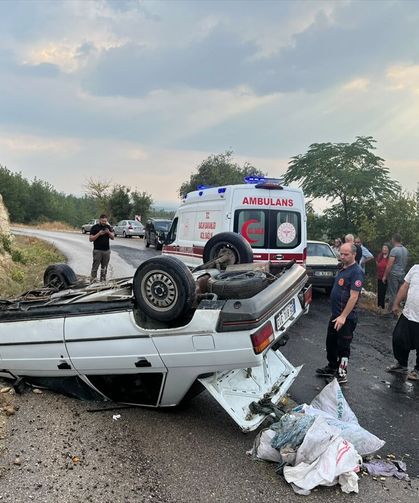 Osmaniye'de devrilen otomobildeki 2 kişi yaralandı