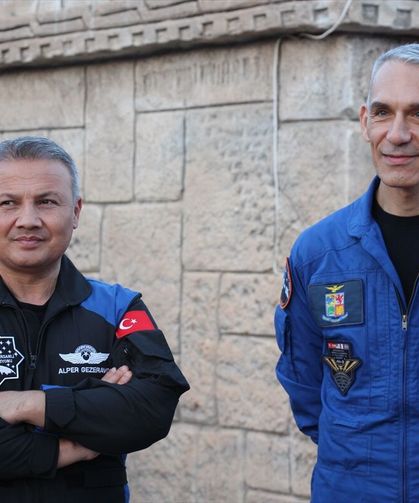 77. Uluslararası Uzay Kongresi için Antalya'ya gelen astronotlar çocuklarla buluştu