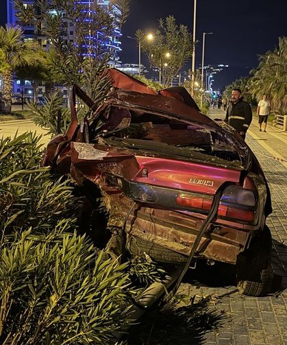 Alanya'da iki otomobilin çarpıştığı kazada 2 kişi yaralandı