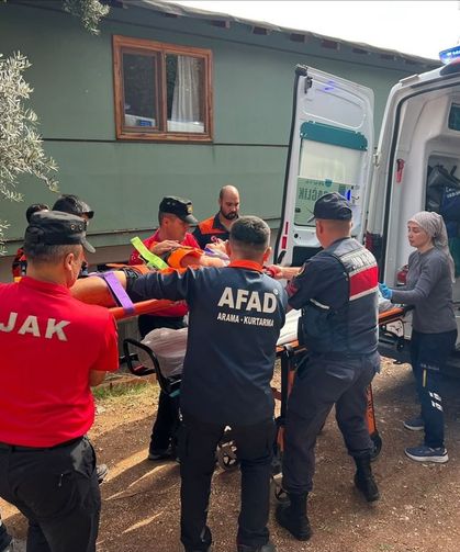Antalya'da ağaçlık alanda kaybolan kişi JAK timlerince kurtarıldı