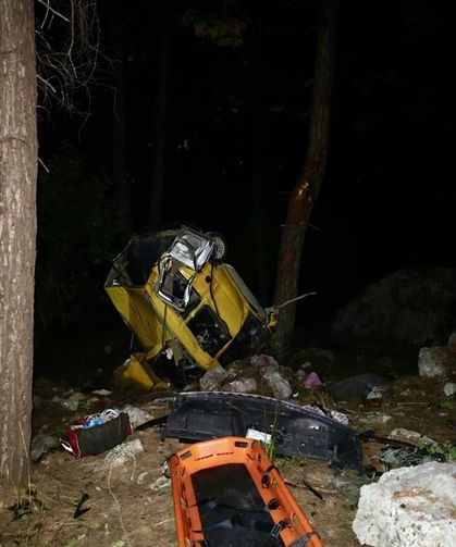 Antalya'da uçuruma devrilen araçtaki 2 kişi öldü, 4 kişi yaralandı