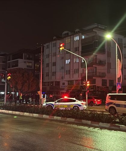 Burdur'da iki aracın çarpıştığı kazada 12 öğrenci hafif yaralandı