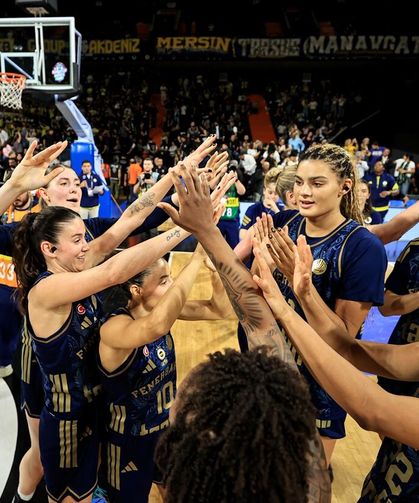 Fenerbahçe Tarfin, 2026 FIBA Kadınlar Süper Kupa'yı kaldırdı