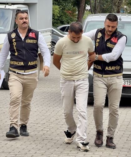 GÜNCELLEME - Antalya'da birlikte yaşadığı kadını öldüren zanlı tutuklandı