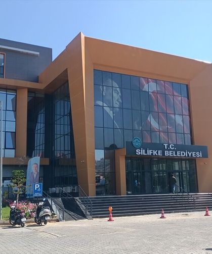GÜNCELLEME - Silifke Belediyesine yönelik operasyonda gözaltına alınan 7 zanlıdan 3'ü tutuklandı