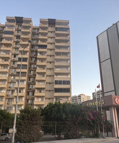 Mersin'de apartmanın 14. katından düşen kadın öldü