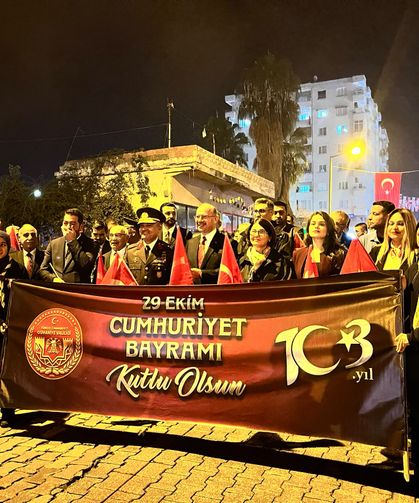 Osmaniye’de 29 Ekim Coşkusu: Protokol ve Vatandaşlar Yürüdü