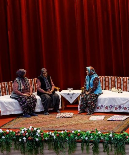 Tiyatrocu Ümmiye Koçak'ın bağımlılığın açtığı yaraları anlattığı oyunu sahnelendi