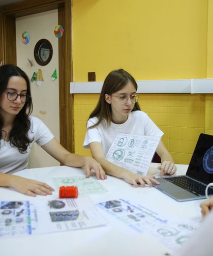 Uzay çöplerine böcekten ilham alarak çözüm geliştiren öğrenciler uluslararası başarı hedefliyor