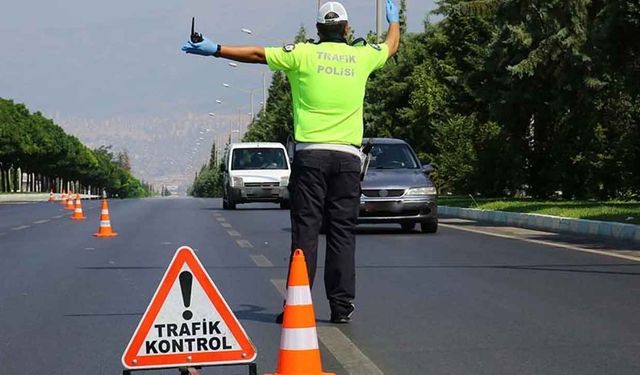 Konya'da Otomobille Çarpışan Traktörün Sürücüsü Hayatını Kaybetti