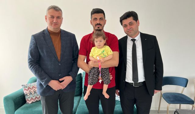 AK Parti Düziçi Belediye Başkan Adayı Mustafa İba'dan SMA Hastası Eslem Asya'ya Anlamlı Ziyaret