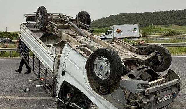 Mersin'de devrilen kamyonetin sürücüsü öldü