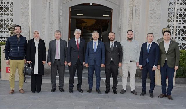 Ak Parti Heyeti, Osmaniye Belediye Başkanı İbrahim Çenet'i Ziyaret Etti