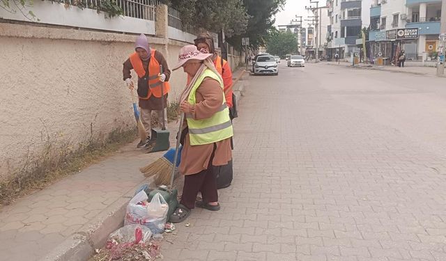 Osmaniye Belediyesi, Mehmet Akif Ersoy Mahallesinde Temizlik Çalışmalarını Sürdürüyor