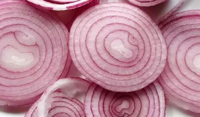 Osmaniye’de Mutfakta İşinizi Kolaylaştıracak Soğan Tüyosu: 45 Saniye Yetiyor