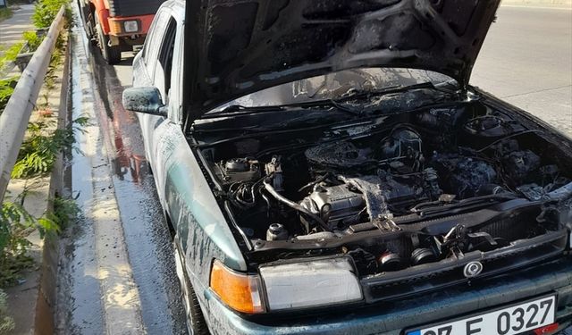 Alanya'da seyir halindeki otomobil yandı