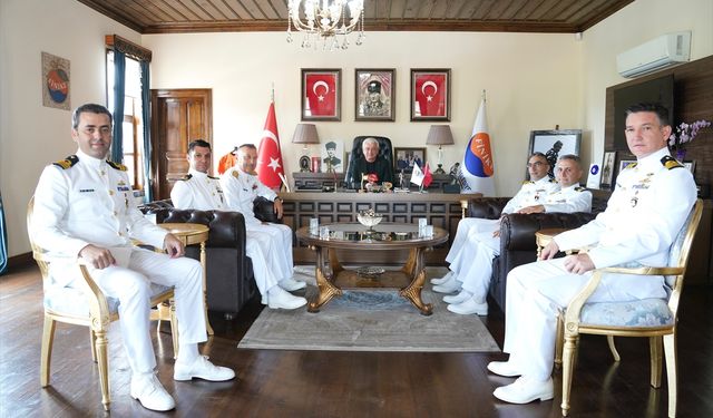 TCG Gaziantep ve TCG Karayel gemileri Finike Limanı'na demirledi