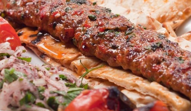 Osmaniye’de Kebabı Böyle Yapın! Adanalıların Vazgeçmediği Püf Noktası