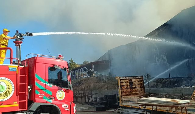 GÜNCELLEME - Adana'da narenciye paketleme tesisinde çıkan yangın kontrol altına alındı