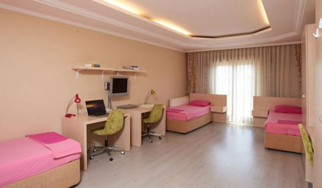 Farklı İlde Yaşayan Evli Öğrencilere Burs ve Yurt Desteği Müjdesi