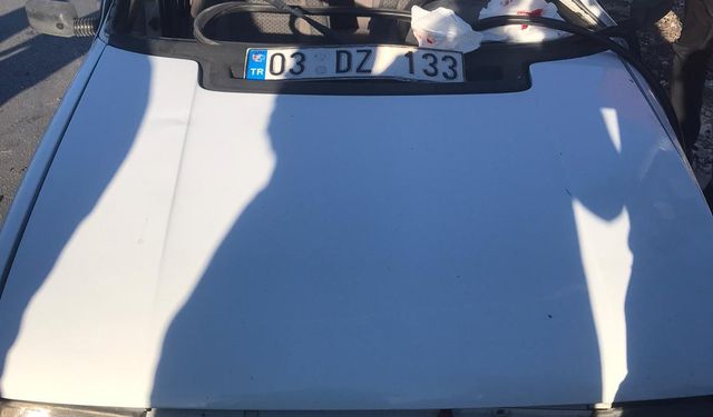 Burdur'da elektrik direğine çarpan otomobilin sürücüsü yaralandı