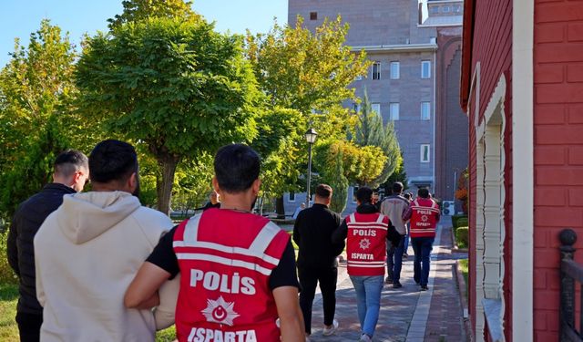 Isparta merkezli telefon dolandırıcılığı operasyonunda 8 kişi tutuklandı