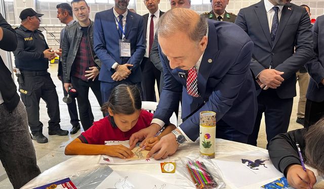 Isparta'da "Bilimin Işığında Parlayanlar" şenliği başladı